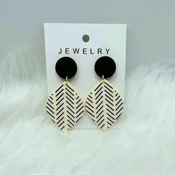 Black Leaf Drop Statment Earrings - Picture 1 of 3